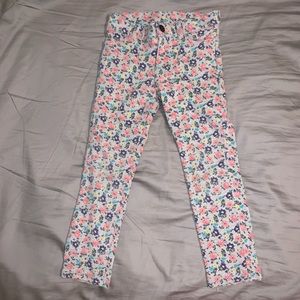Carter’s pants with flowers 💕🌷